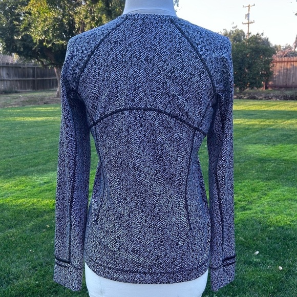 Lululemon Runderful Long Sleeve Athletic Pullover Top | Size 10 - Picture 2 of 10